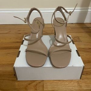 MIX NO. 6 ALICIANA SANDAL Size 7.5 WIDE